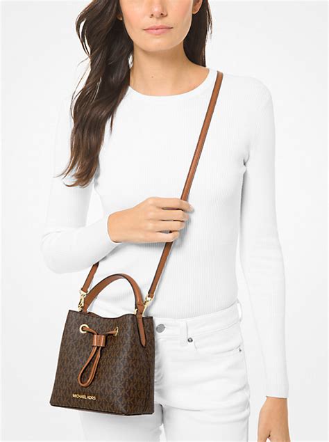 michael kors tasche suri|Suri Small Logo Crossbody Bag .